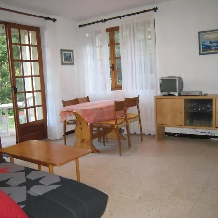 Apartment T3 Avec Terrasse Et Jardin, Quartier Super Cavalaire, Parking Inclus - Fr-1-100-183
