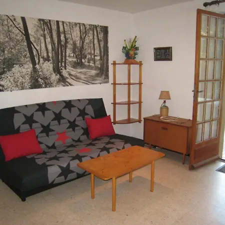 Apartment T3 Avec Terrasse Et Jardin, Quartier Super Cavalaire, Parking Inclus - Fr-1-100-183 *